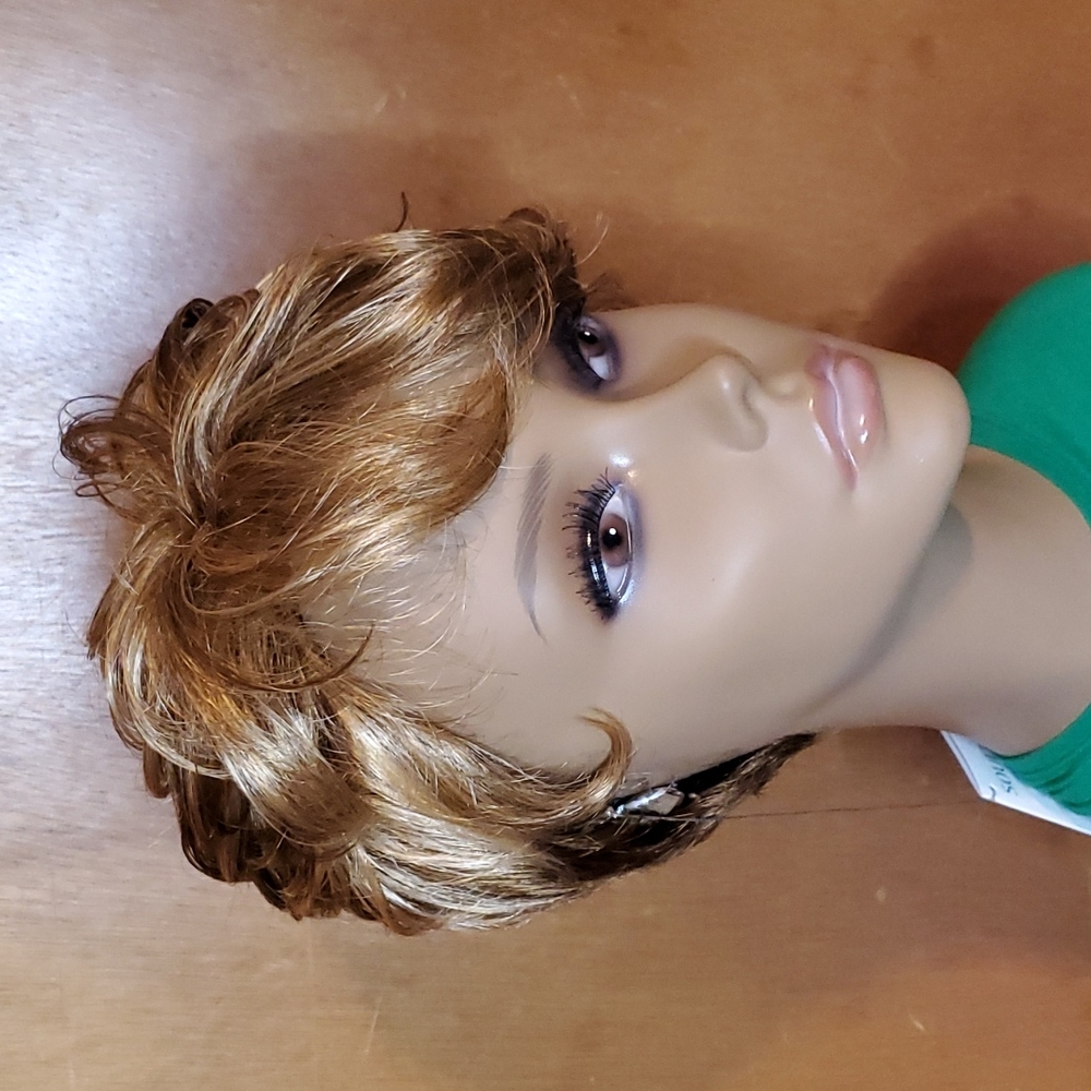 Short Light Brown / Blonde Curly Wig